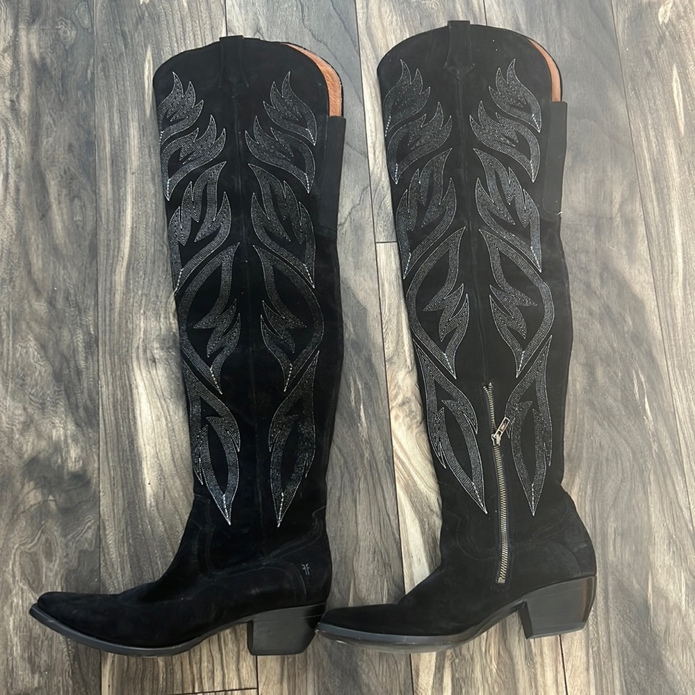 Frye Shane thigh high cowboy western boot!! Black and gorgeous 9.5